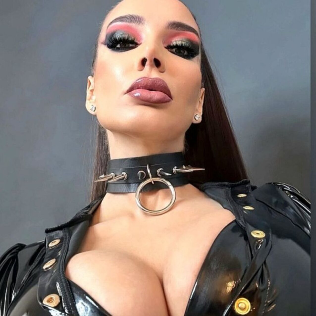 mistress dominant cleavage