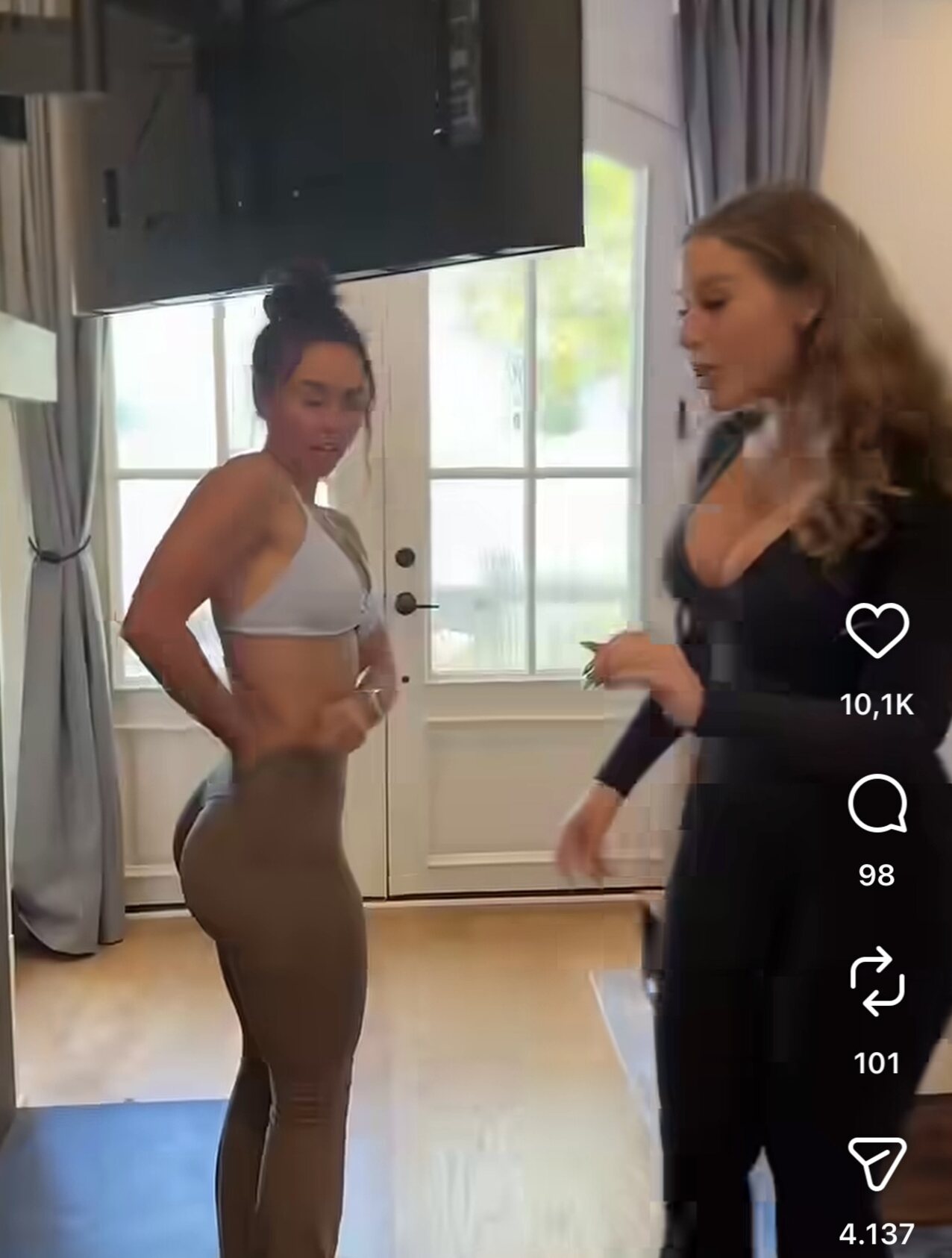 brunette threesome ffm