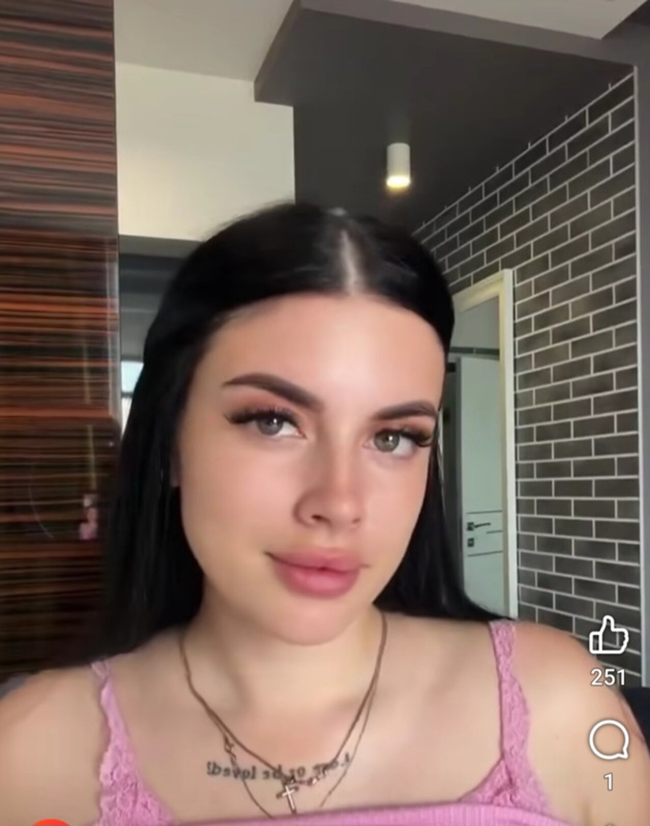 camgirl white blackhair