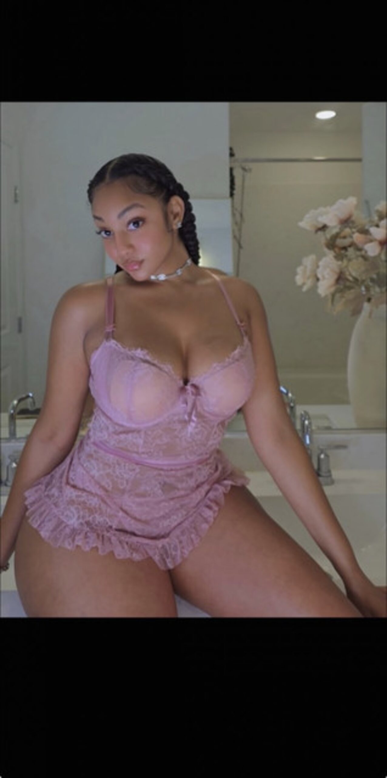 ebony curvy lightskin