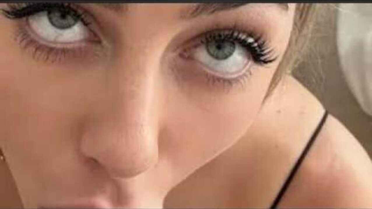 blonde blowjob green eyes