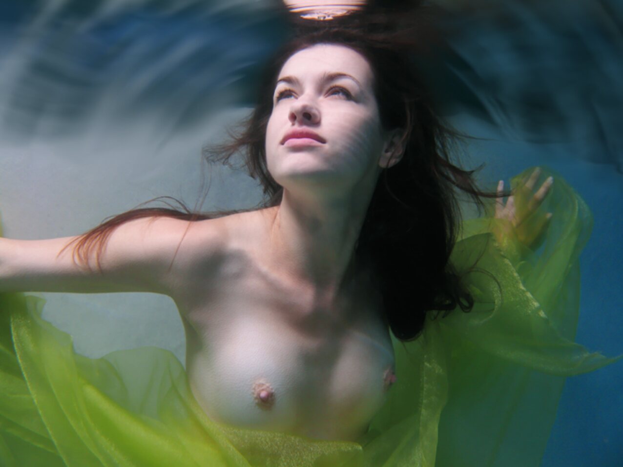 underwater tits out brunette
