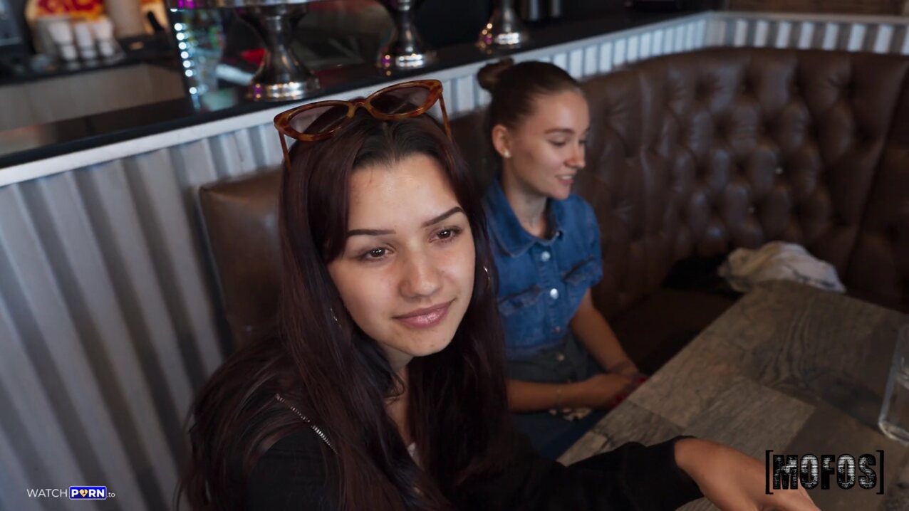 brunette teen smile
