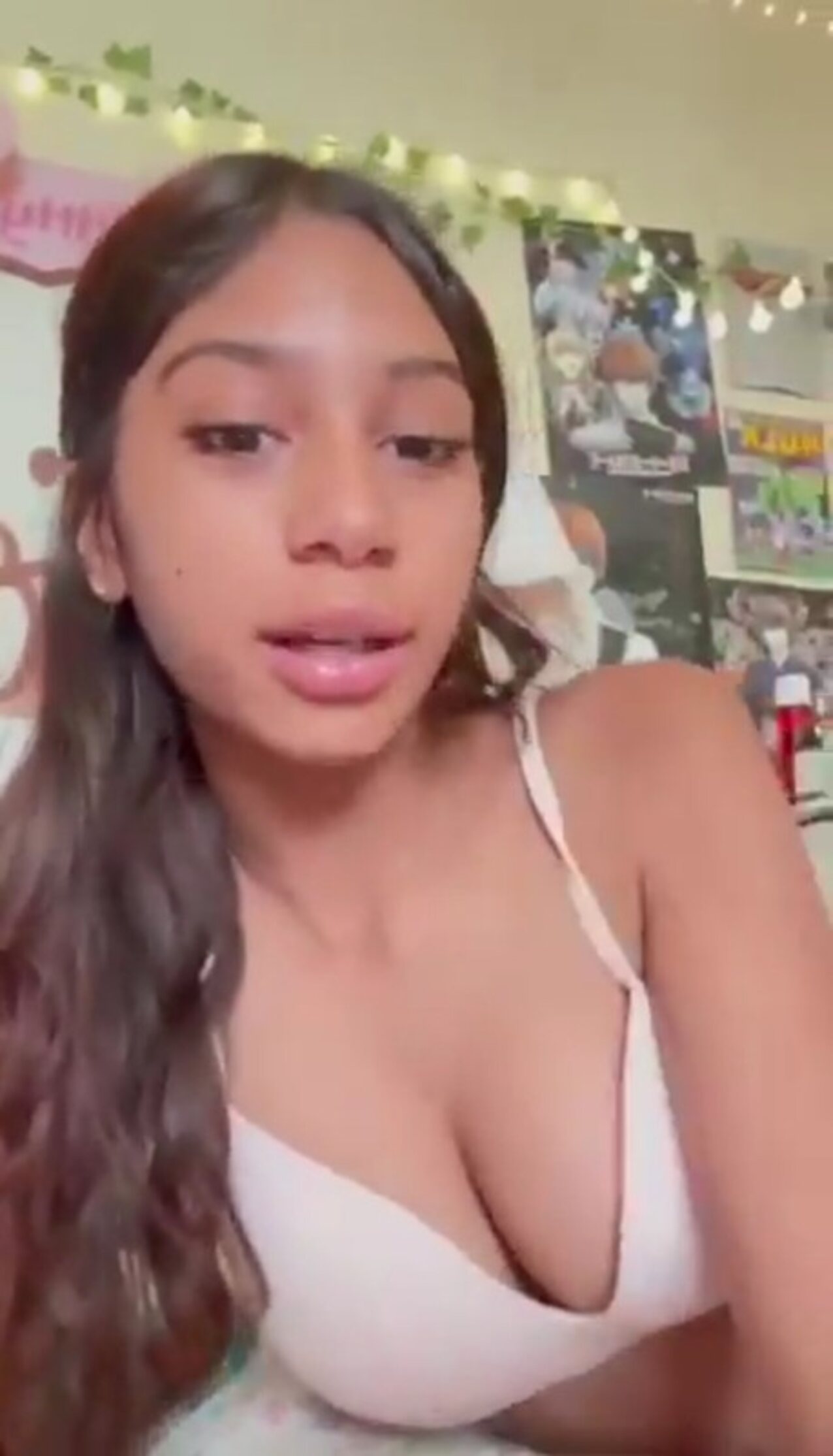 camgirl brunette latina