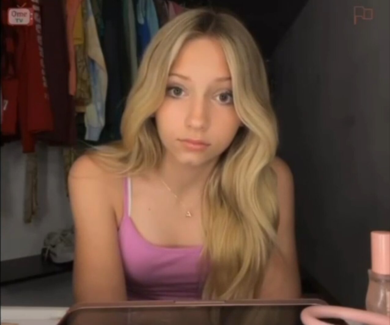camgirl amateur flash