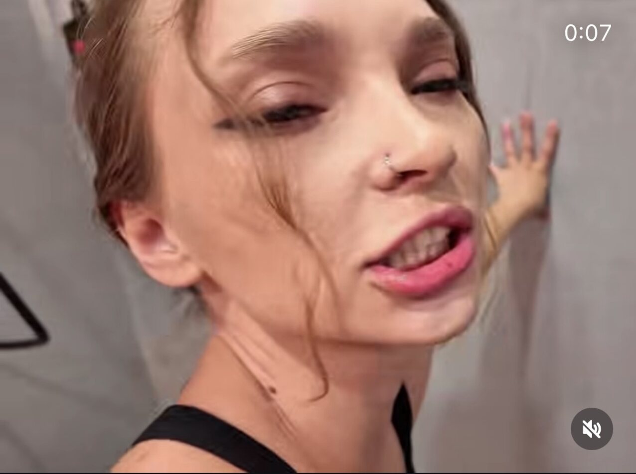 blonde teen gym