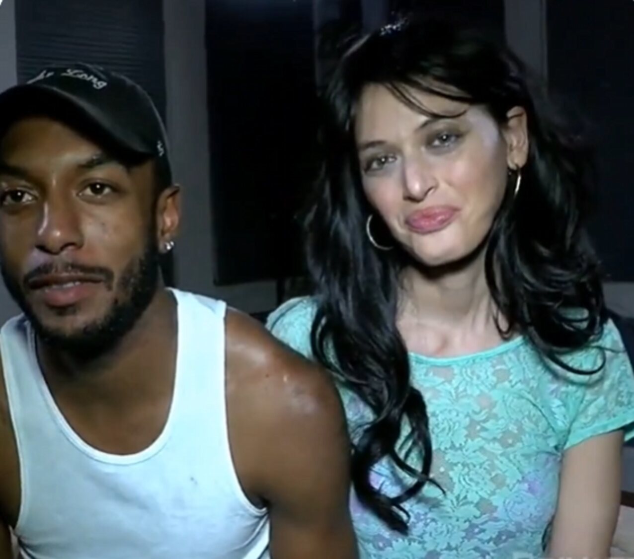 brunete blonde fist