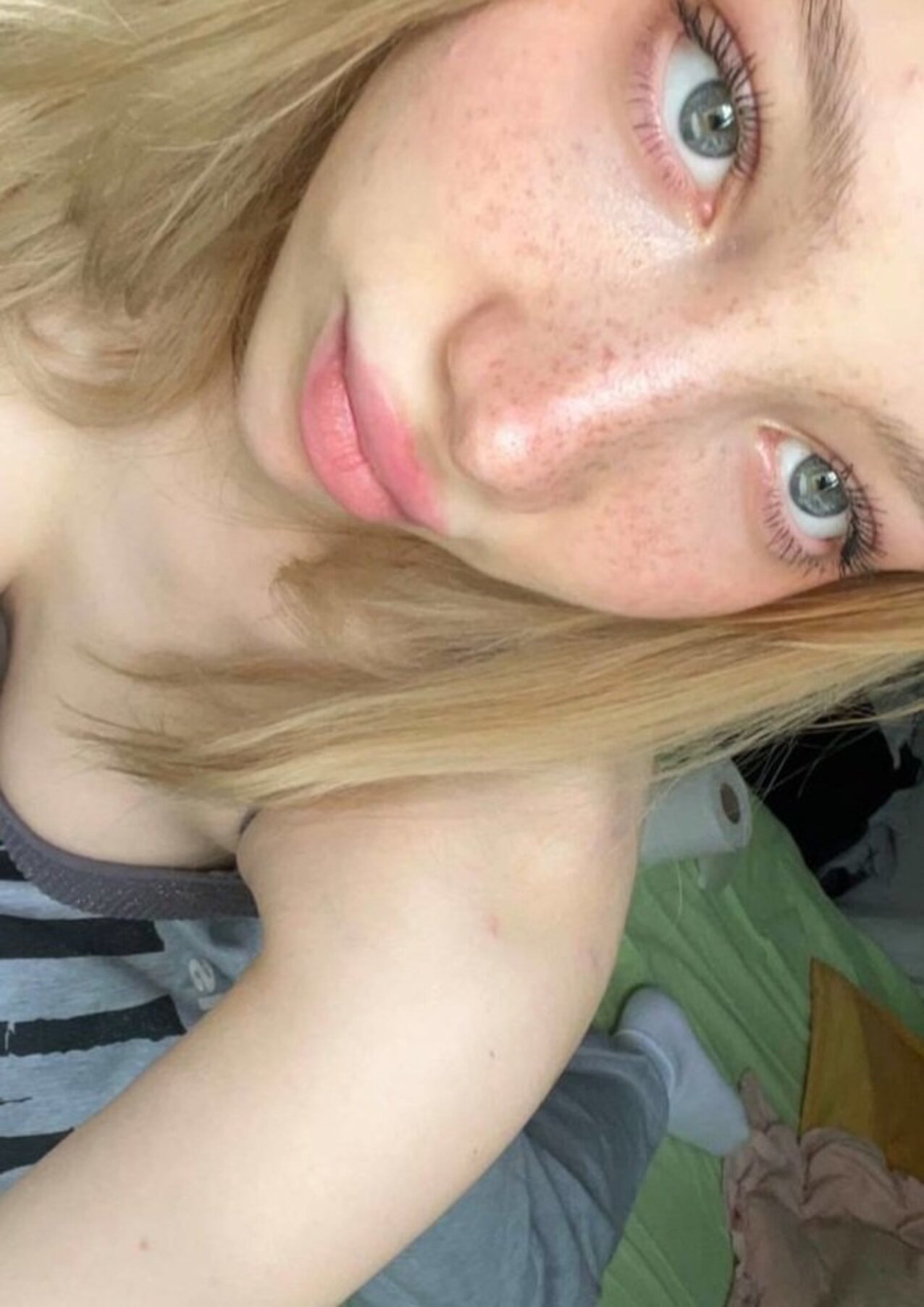 blonde frecles cute