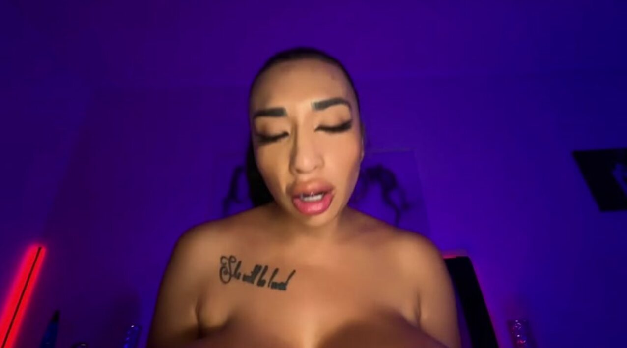topless tattooed webcam