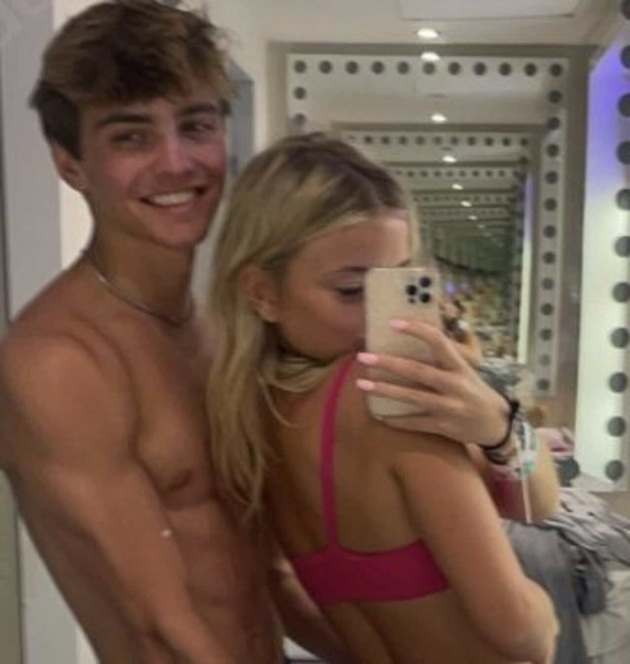 couple girlfriend selfie