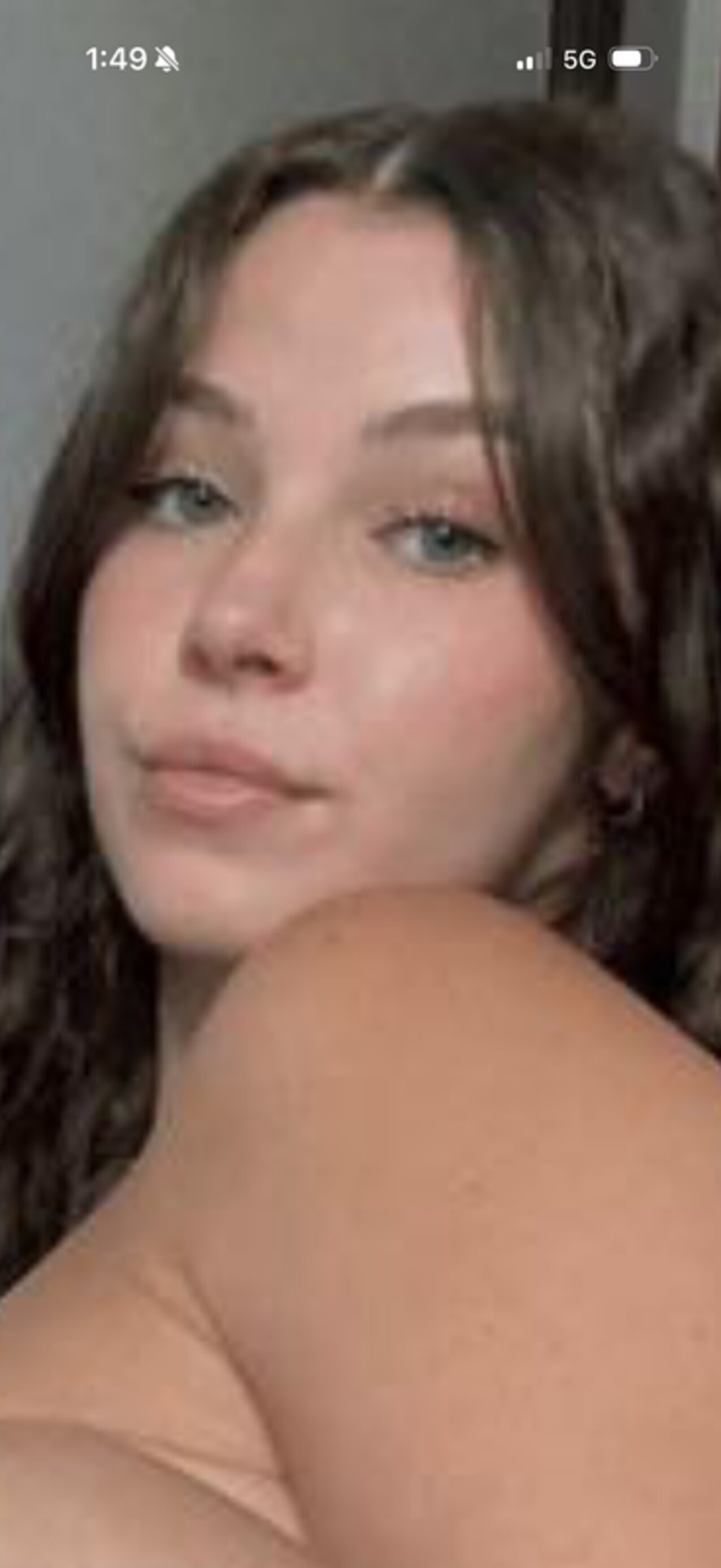 camgirl curly hair beautiful